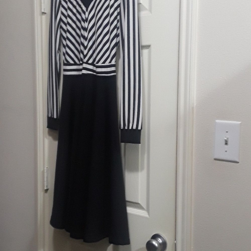 Dress - Picture 2 of 3